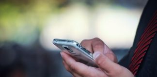 Les téléphones portables cuisent nos organes reproducteurs et causent une épidémie de cancer