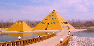 Un homme construit une pyramide d’or en Illinois et découvre une énergie incroyable